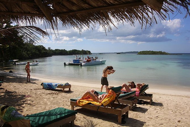 Private Half Moon Beach Tour from Montego Bay - Choosing the Calico Jack’s boat ride