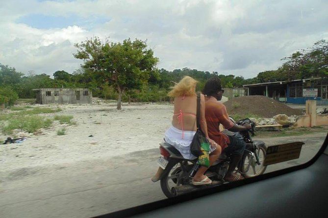 Private Negril Beach & Rick's Cafe Sunset Tour - Rick’s Cafe and the western cliff edge