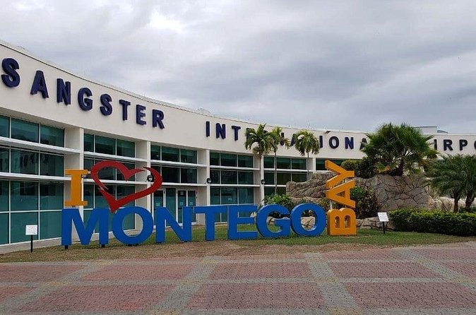 Private One Way or Roundtrip Transfers to Montego Bay Resort - Drinks, Wi-Fi, and other useful extras
