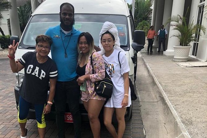 Private Taxi from Montego Bay Airport to Hyatt Rosehall - From Montego Bay Airport to Hyatt Rosehall in about 15 minutes