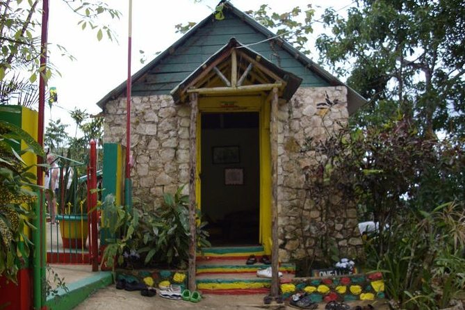 Private Tour Ocho Rios or Runaway Bay To 9 Mile Bob Marley Birth & Resting Place - The long road from Ocho Rios into rural Jamaica