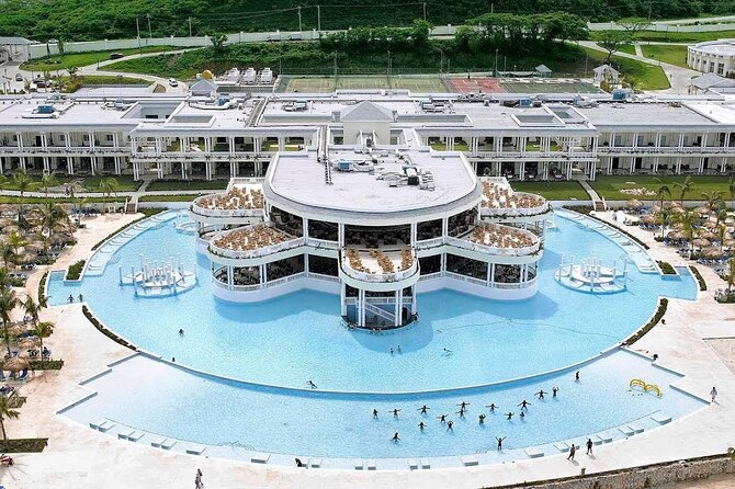 Private Transfer from MBJ Airport to Grand Palladium Hotel - A private, air-conditioned ride to Lucea
