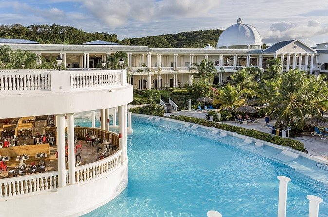 Private Transfer from MBJ Airport to Grand Palladium Hotel - What the $37.50 price means