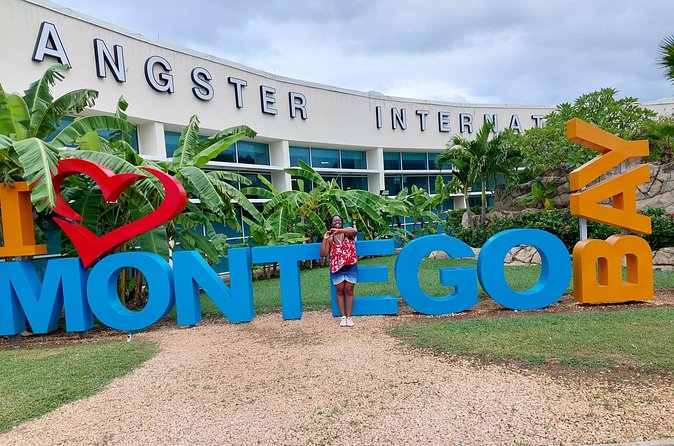 Private Transfer From Montego Bay Airport to Hotels in MontegoBay - What the driver adds to the journey
