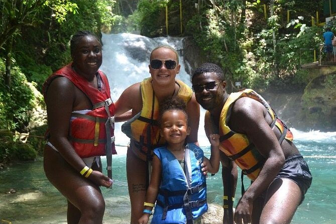Private Transport to River Tubing or Rafting and Blue Hole combo - The drive from Ocho Rios with a private driver