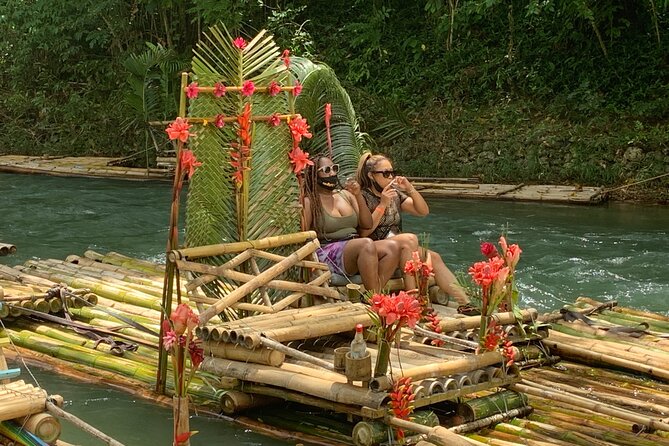 Rafting on the Martha Brae - Small Jamaican touches along the way
