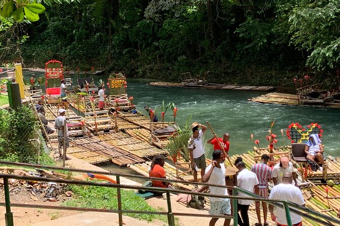Rafting on the Martha Brae - Entering the rafting grounds