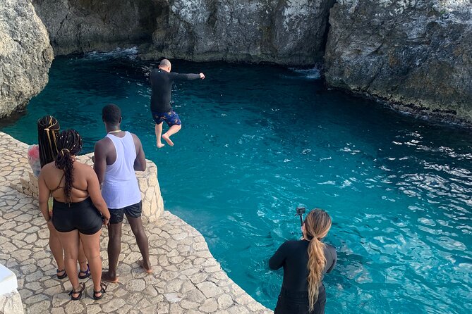 Rick’s Café and Seven Mile Beach Negril Private Guided Tour - What the private format really adds