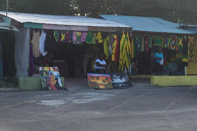 Ricks Cafe + Shopping - The shopping stop: useful, but keep expectations modest