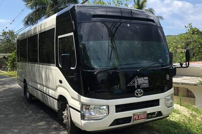 Round Trip Montego Bay Airport Taxi - Grand Palladium - Why the drivers matter on Jamaican roads