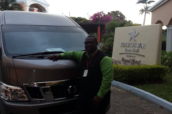 Royalton White Sands & Blue Waters Private Transfer - Arrival service: strong help, with one important meeting-point tip