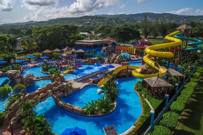 Runaway Bay Hotels Airport Transfer - An air-conditioned minivan makes the first hour easier