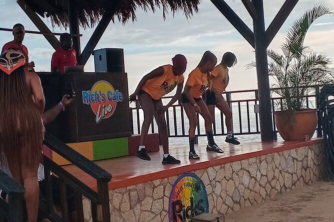 Seven Miles Beach in Negril and Ricks Cafe from Montego Bay - Why the driver can make or break the day