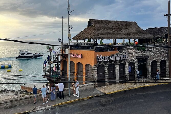 Snorkeling with Margaritaville and shops on Hipstrip activity - What the guide and crew add