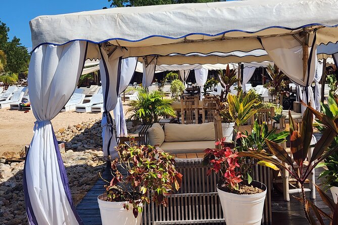 VIP Oceanfront Cabana at Bamboo Beach Club in Ocho Rios - Entertainment beyond the shoreline